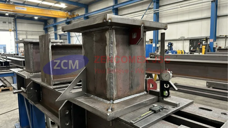 Gia công đột lỗ oval bản mã đầu cột thép bằng máy đột thủy lực hoặc máy cắt CNC chính xác_10