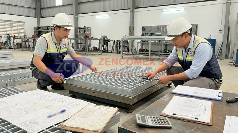 Kiểm tra trọng lượng, kích thước và quy cách tấm grating theo bản vẽ trước khi báo giá_5